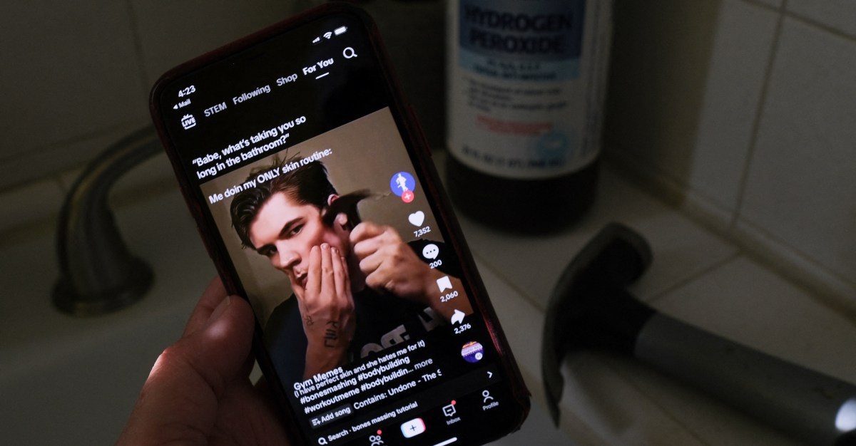 Mogging, -maxxing, dan Clavicular, dijelaskan secara singkat