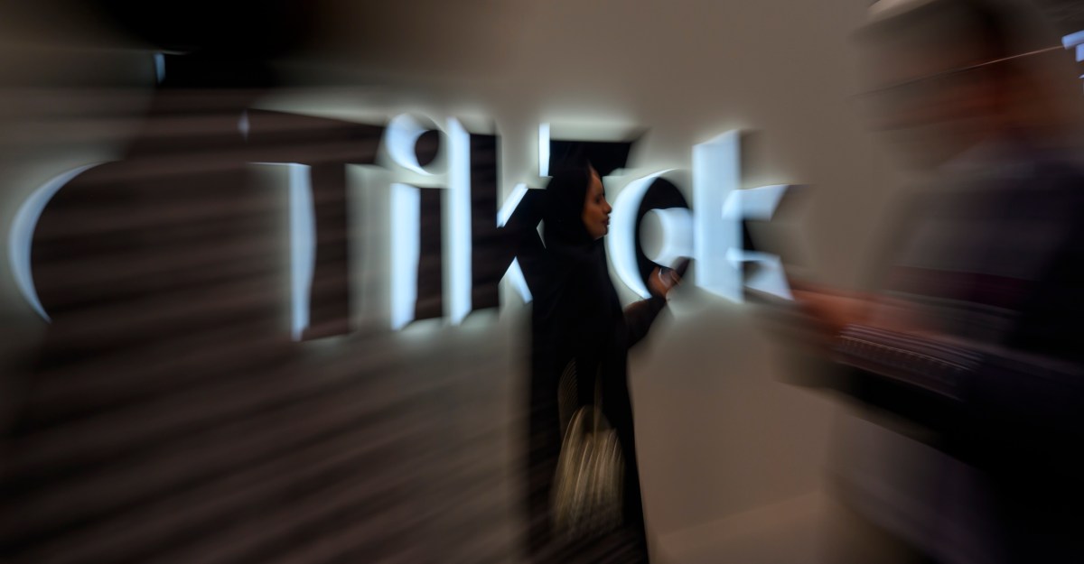 Kebenaran yang berantakan tentang pengambilalihan TikTok yang didukung Trump